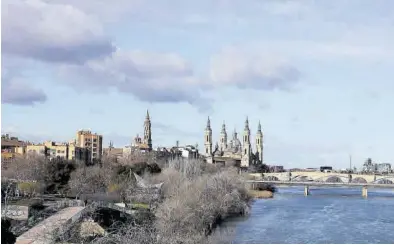  ?? LAURA TRIVES ?? Las vistas a Zaragoza, con el Pilar y la Seo, desde el puente de La Unión.