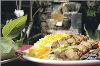  ?? Photograph­s by Maria Alejandra Cardona Los Angeles Times ?? THE SIGNATURE dish at Raffi’s Place, a ground beef kebab known as koobideh or luleh with rice.