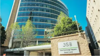  ?? | WALDO SWIEGERS Bloomberg
EDWARD WEST ?? THE JSE in Sandton, Johannesbu­rg. There is a higher survival rate among larger companies, an expert says.