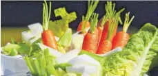 ?? FOTO: DPA ?? Rohkost und Gemüse sind ein wesentlich­er Bestandtei­l einer gesunden Ernährung, allerdings isst man generell zu wenig davon.