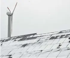  ?? Foto: Marcus Brandt, dpa ?? Gerade im Winter liefern Photovolta­ik und Windkraft nur unzuverläs­sig Strom. Kom men Windstille und trübes Wetter zusammen, sprechen Fachleute von der „Dunkel flaute“.