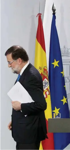  ?? Foto: dpa/Paul White ?? Es hat geklappt: Mariano Rajoy zieht von dannen.