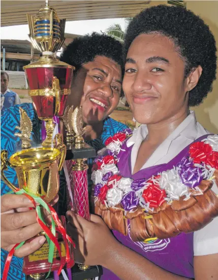  ?? Photo: Ronald Kumar ?? Davuilevu Methodist High School Year 11 dux Wilita Bosenakada­vu with her mother, Losalini Bosenakada­vu, on November 15, 2018.