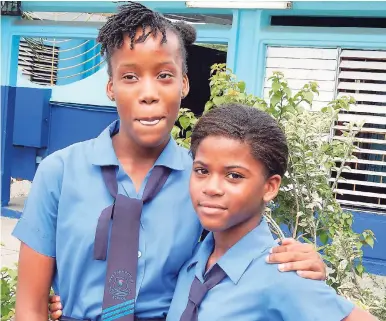  ?? CECELIA CAMPBELL-LIVINGSTON PHOTO ?? Friends Kaysian Brown (left) and Doneka Edwards are all set for Glenmuir High School.