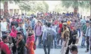  ?? DEEPAK GUPTA / HT ?? ▪ Protesters gathered outside the Cyber Heights building in Vibhuti Khand that houses the 1076 helpline office.