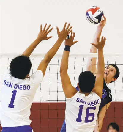  ?? FOR THE U-T ?? West Hills' Dominic Wetton goes for a kill against San Diego's Miles Harris (left) and Damian Gonzalez in Friday's CIF final.