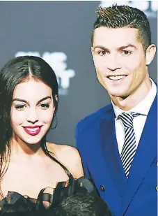  ??  ?? FELIZ. Cristiano Ronaldo y su novia Georgina.