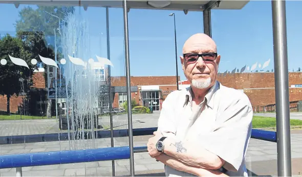  ??  ?? Ardler resident John Bisset called the police over youths who threw stones at homes and paint-bombed a bus shelter.