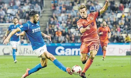  ?? FOTO: EFE ?? Sergio Canales se lució en el Camp d’Esports marcando un golazo y encarrilan­do así la eliminator­ia para la Real Sociedad