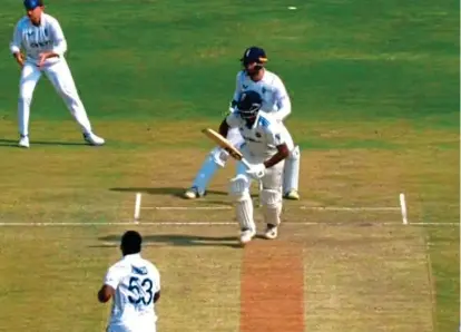  ?? TNT ?? Caught: Ashwin runs down the middle of the pitch, leading to a five-run penalty for India