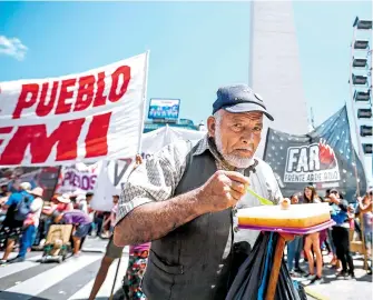  ?? JUAN IGNACIO RONCORONI/EFE ?? La sociedad argentina insisite en el impago de la deuda