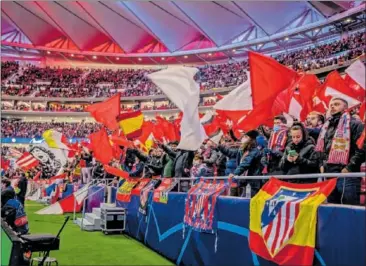  ?? ?? Afición del Atlético en el Wanda Metropolit­ano, en la ida de octavos contra el United.