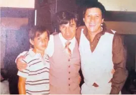  ?? CORTESÍA ?? Pitusa Jr. y Pitusa tata con Baby Serrano (ya fallecido) en 1972 .