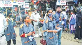  ?? –BL SONI ?? Cleanup Marshals hold a march to spread awareness amid Omicron concerns, near Ghatkopar railway station on Friday