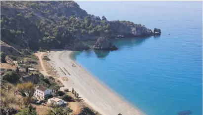  ?? Foto: Diputación Málaga ?? Bedroht: Die Cala Cañuelo an der Steilküste von Maro in Nerja.