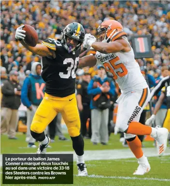  ?? PHOTO AFP ?? Le porteur de ballon James Conner a marqué deux touchés au sol dans une victoire de 33-18 des Steelers contre les Browns hier après-midi.