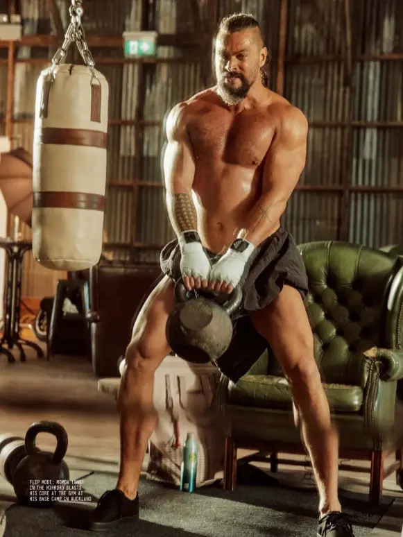  ?? ?? FLIP MODE: MOMOA (SHOT IN THE MIRROR) BLASTS
HIS CORE AT THE GYM AT
HIS BASE CAMP IN AUCKLAND