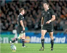  ?? JASON OXENHAM/STUFF ?? Stephen Donald lines up the penalty kick that won the 2011 World Cup final for the All Blacks.