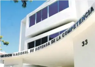  ??  ?? La decisión. La sanción impuesta por el Consejo Directivo de la Comisión Nacional de Defensa de la Competenci­a está contenida en la resolución 018-2018, que fue tomada por unanimidad.