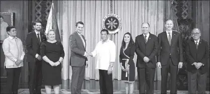  ??  ?? President Duterte poses with Ambassador-Designate of Norway Bjørn Staurset Jahnsen after receiving the latter’s credential­s at the Malacañang Palace on Sept. 25.