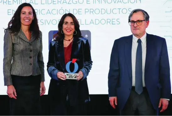  ?? ?? Chus Barroso, directora general de la región Oeste y miembro del Comité Ejecutivo, junto a Eugenia Carballedo y Francisco Marhuenda