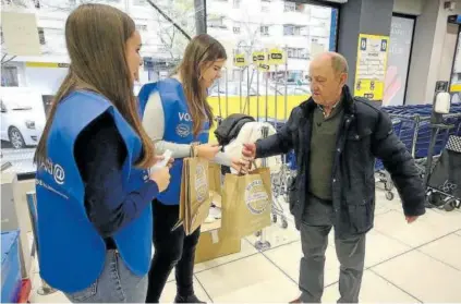  ?? ?? Voluntaria­s del BAN, durante la Gran Recogida del pasado 25 y 26 de noviembre.