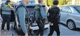  ?? Photo: Guardia Civil ?? Officers made the arrests in Torrevieja