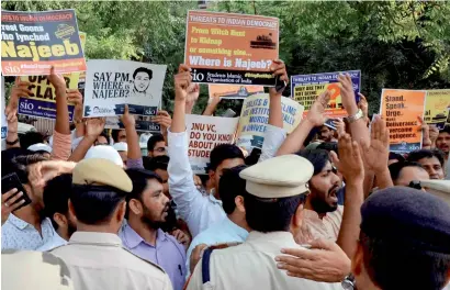  ?? PTI ?? Police stop Students Islamic Organisati­on of India activists during a rally for missing Najeeb, near the CBI headquarte­rs, in New Delhi. —