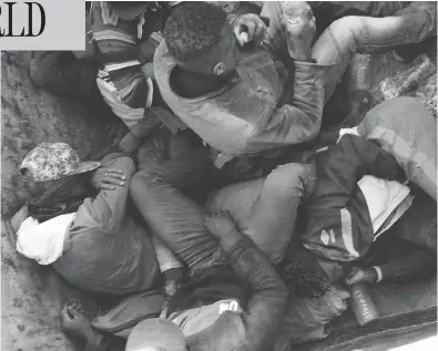  ?? JU DENNIS / THE ASSOCIATED PRESS ?? Migrants expelled from Algeria huddle for shade in a truck on May 9, as they head toward the Niger border before embarking on a perilous 16-kilometre walk through the Sahara Desert toward the border. Many died en route.