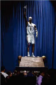  ?? Ronald Martinez/getty Images ?? The Los Angeles Lakers plan to pay tribute to late Hall of Fame star Kobe Bryant with three statues.