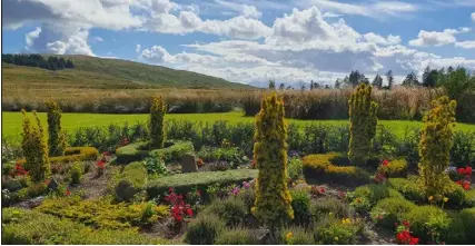  ?? ?? Clyde Coast and Garnock Valley Crematoriu­m offers a tranquil landscape