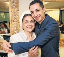  ??  ?? Riaad Moosa with his mom, Zuleiga Jaffer