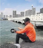  ?? PEDRO PORTAL pportal@miamiheral­d.com ?? Fisherman Pedro Garcia tries his luck on the south side of the Venetian Causeway on Friday.