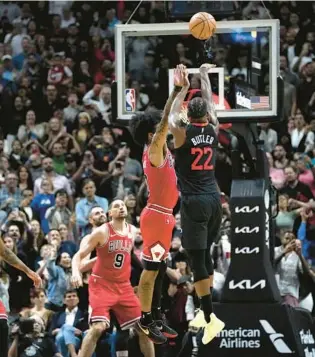  ?? LYNNE SLADKY/AP ?? Heat forward Jimmy Butler shoots to score the game-winning basket during the second half Saturday against the Bulls in Miami.