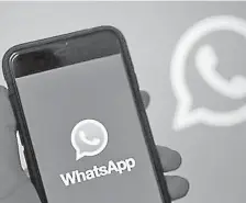  ??  ?? La migración de usuarios y la caída en las descargas hicieron aplazar cambios en Whatsapp.