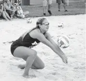  ?? RICHARD LEWIS Richard Lewis / ImageRefle­x ?? FIU’s Natalia Giron, here competing against the FAU Owls in 2018, is part of Guatemala’s beach volleyball team.
