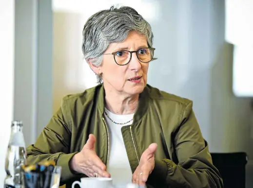  ?? Foto: Barbara Franke ?? Britta Haßelmann (62) führt die Bundestags­fraktion der Grünen und lebt in Bielefeld.