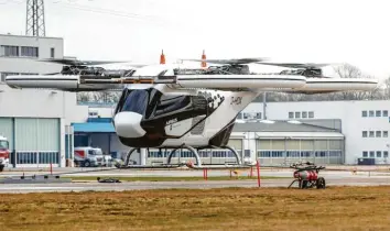  ?? Foto: Patrick Heinz, Airbus Helicopter­s , dpa ?? Wurde in Donauwörth erstmals von der Leine gelassen: der City-Airbus. Den Flugtaxis soll die Zukunft gehören. Wann diese genau beginnt, ist allerdings noch unklar.