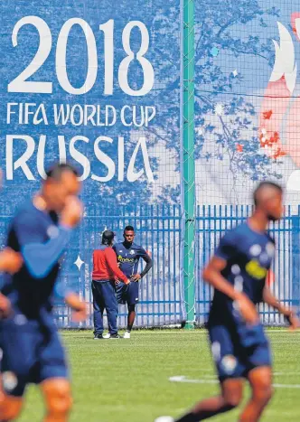  ?? EFE ?? Durante las sesiones de entrenamie­ntos, Hernán Darío Gómez inyecta de confianza a sus dirigidos.