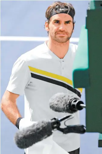  ??  ?? El reclamo de Roger Federer en la final de Indian Wells