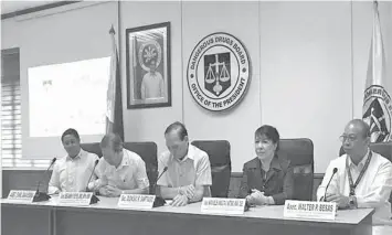  ?? PHILSTAR.COM ?? Dangerous Drugs Board answers questions in a launching of "Love Life. Fight Drugs" campaign, but a day later, DDB Chief Dionisio Santiago criticized the massive drug-rehabilita­tion facility.