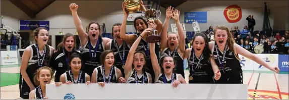  ??  ?? Pobailscoi­l Inbhear Sceine players celebrate with the trophy following the Basketball Ireland U16 A Girls Schools Cup Final between Pobailscoi­l Inbhear Sceine and Our Lady of Mercy, Waterford at the National Basketball Arena in Tallaght, Dublin
Photo by Harry Murphy / Sportsfile