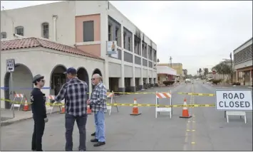  ??  ?? El Dorado Printing company co-owner Jacob Zavala (left) and Brooks Jewelry &amp; Gifts building owner Larry Bratton (right) discuss the status of the fire-damaged building on Wednesday in El Centro. JULIO MORALES PHOTO