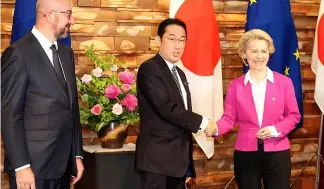  ?? ?? EU Commission President Ursula von der Leyen (R), and EU Council President Charles Michel (L), meet Japanese Prime Minister Fumio Kishida in Tokyo May 12, 2022.