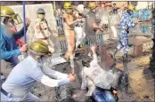  ?? –ANI ?? Police charge baton during the protest rally of SFI and DYFI that was organised against the govt in Kolkata on Thursday.