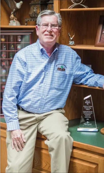  ?? WILLIAM HARVEY/THREE RIVERS EDITION ?? Jim S. Gowen Sr. of Newport is the recipient of the 2016 Jackson County Outstandin­g Citizen Award from the Newport Area Chamber of Commerce. He is chairman of the board of directors at Merchants and Planters Bank. He is shown here in his office with...