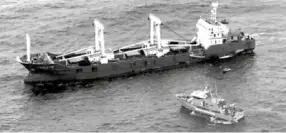  ??  ?? REPORTE. La Armada de Ecuador informó que se monitorea la presencia de los buques chinos en esa zona.