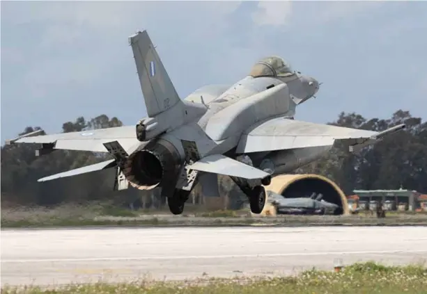  ??  ?? Using conformal tanks to extend mission time, this Greek F-16C returns back to Andravida