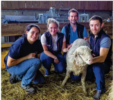  ??  ?? Une partie de l’équipe de la Ferme pédagogiqu­e (de gauche à droite) : Elodie, bergère, Emilie, animatrice, Frédéric Drieux, responsabl­e des animations, et Fabien Perrot, directeur de la ferme