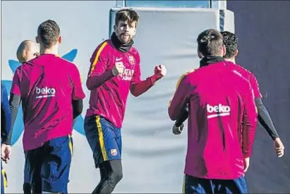  ?? LLIBERT TEIXIDÓ ?? Un paréntesis. La plantilla blaugrana volvió a la ‘normalidad’ para preparar el partido de hoy ante el Granada antes del nuevo derbi del miércoles